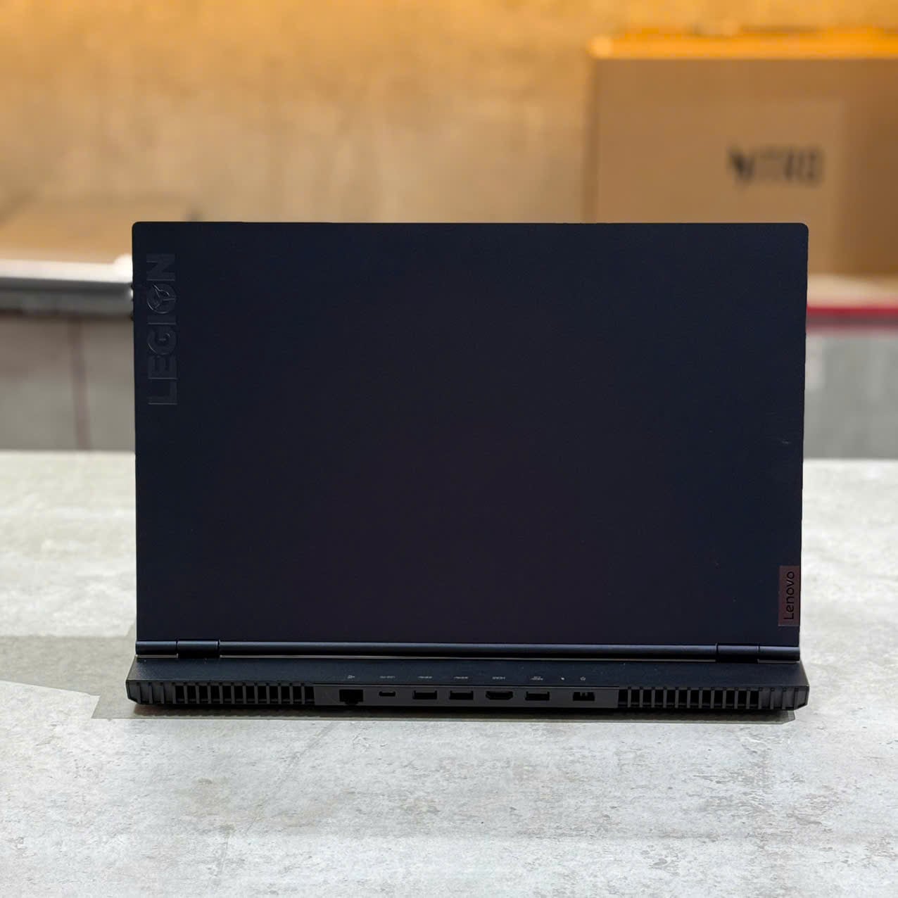 Thiết kế Lenovo Legion 5 15ACH6 Laptop Lenovo Gaming Legion 5 15ACH6 mặt lưng và thiết kế