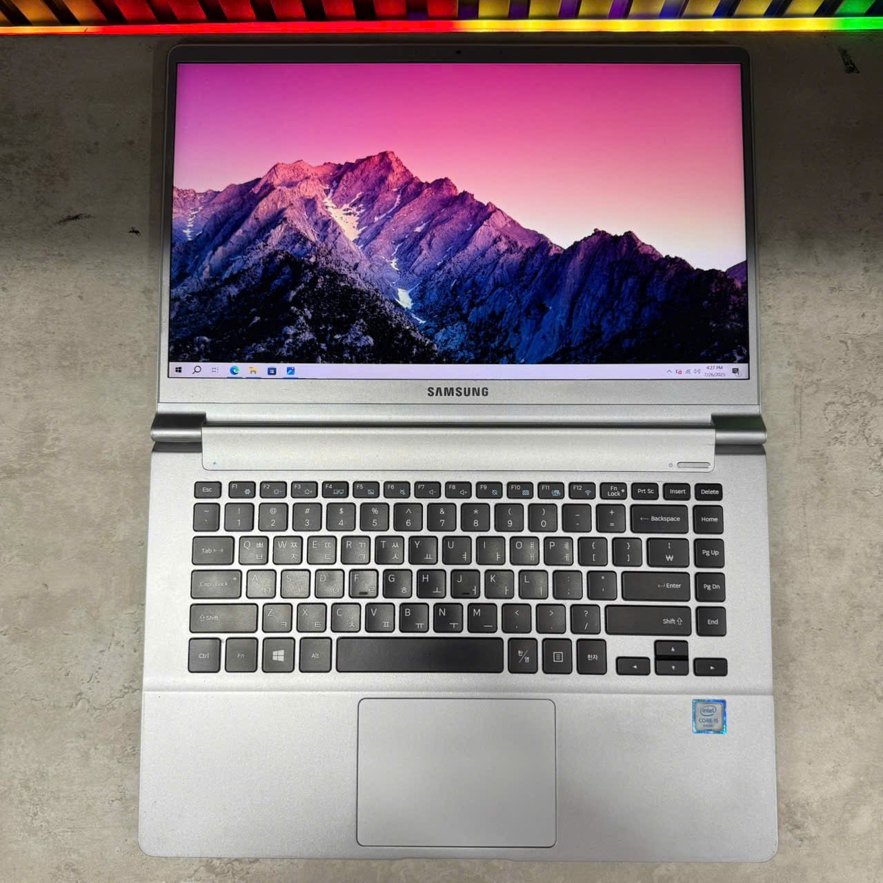 Laptop Samsung 900X5L-U02 cũ đẹp bàn phím