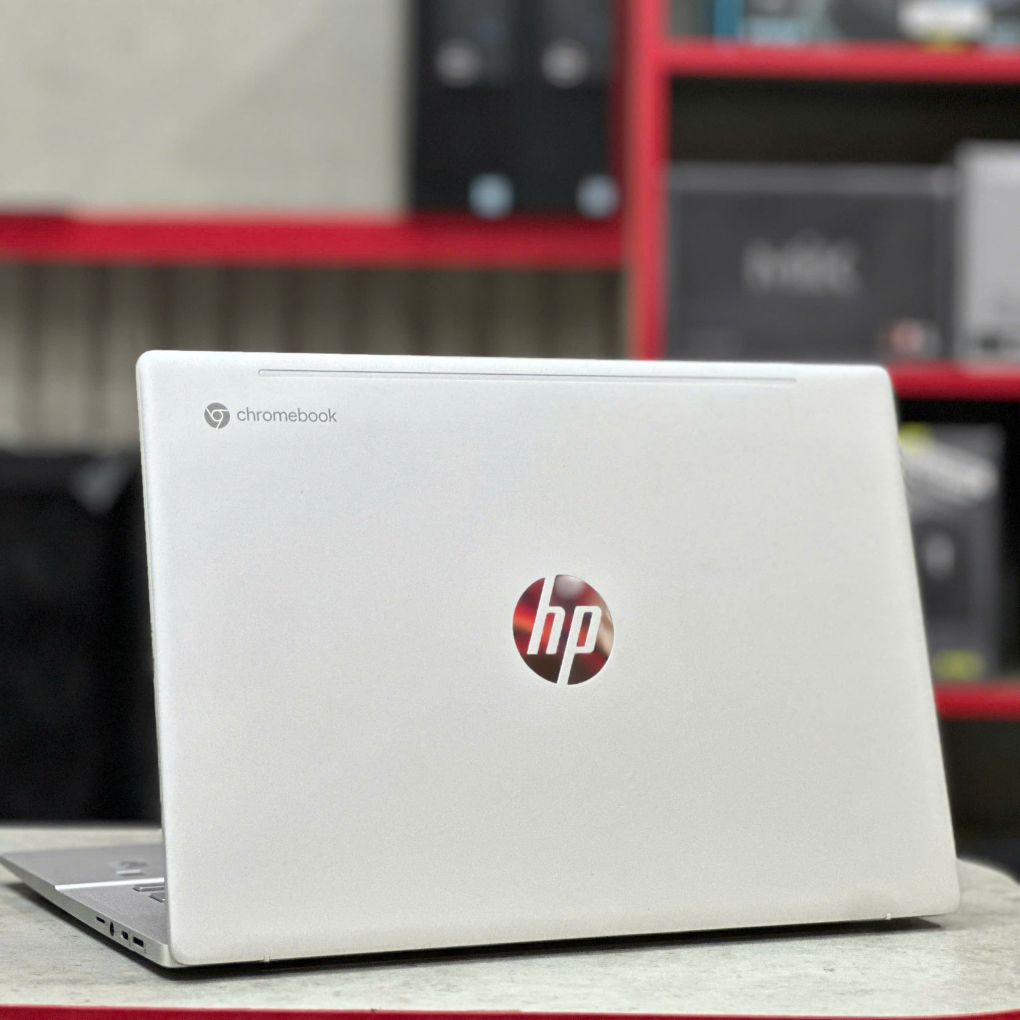 Laptop HP Pro C640 mở màn hình cảm ứng