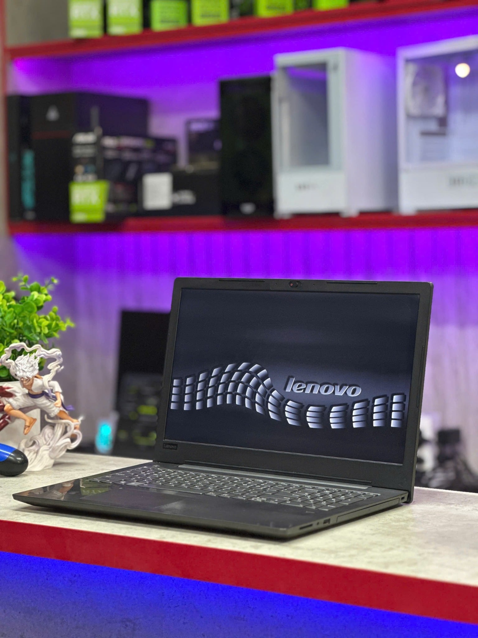 Laptop Lenovo Ideapad V330-15IKB (i5 8250U/8GB/256GB/15.6" FHD) Cũ Đẹp