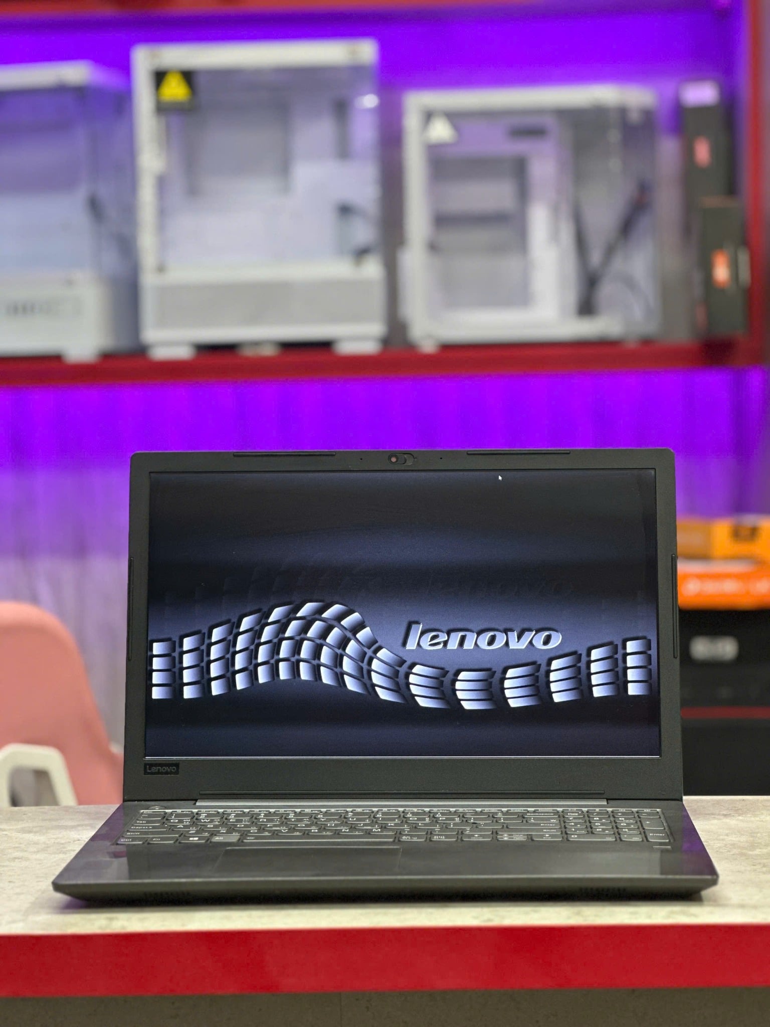Laptop Lenovo Ideapad V330-15IKB (i5 8250U/8GB/256GB/15.6" FHD) Cũ Đẹp