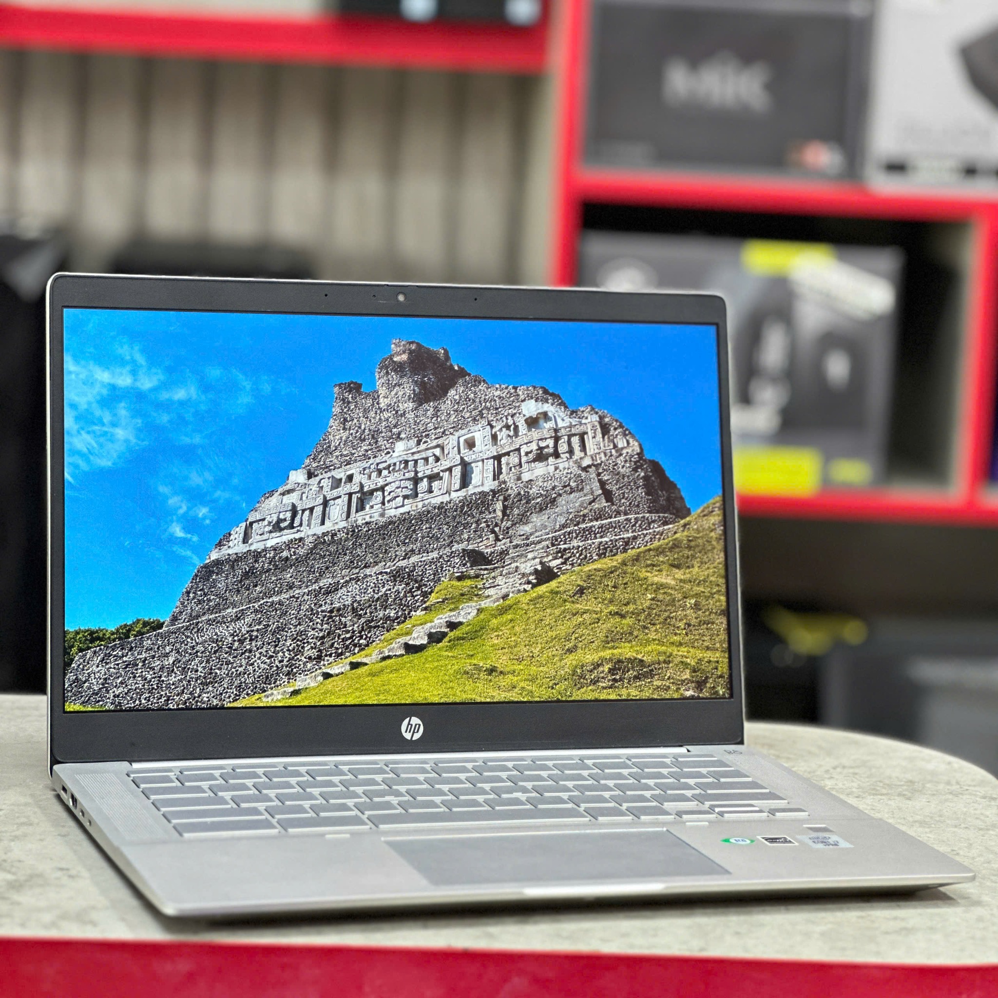 Laptop HP Pro C640 cổng kết nối và thân máy