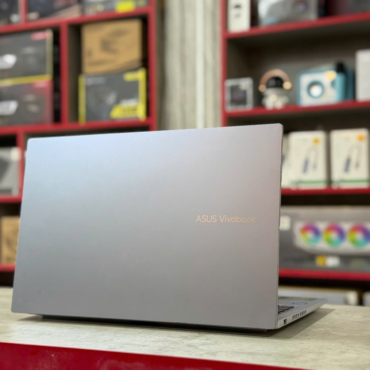 Laptop ASUS Vivobook 15 X1502ZA-BQ127W mặt lưng