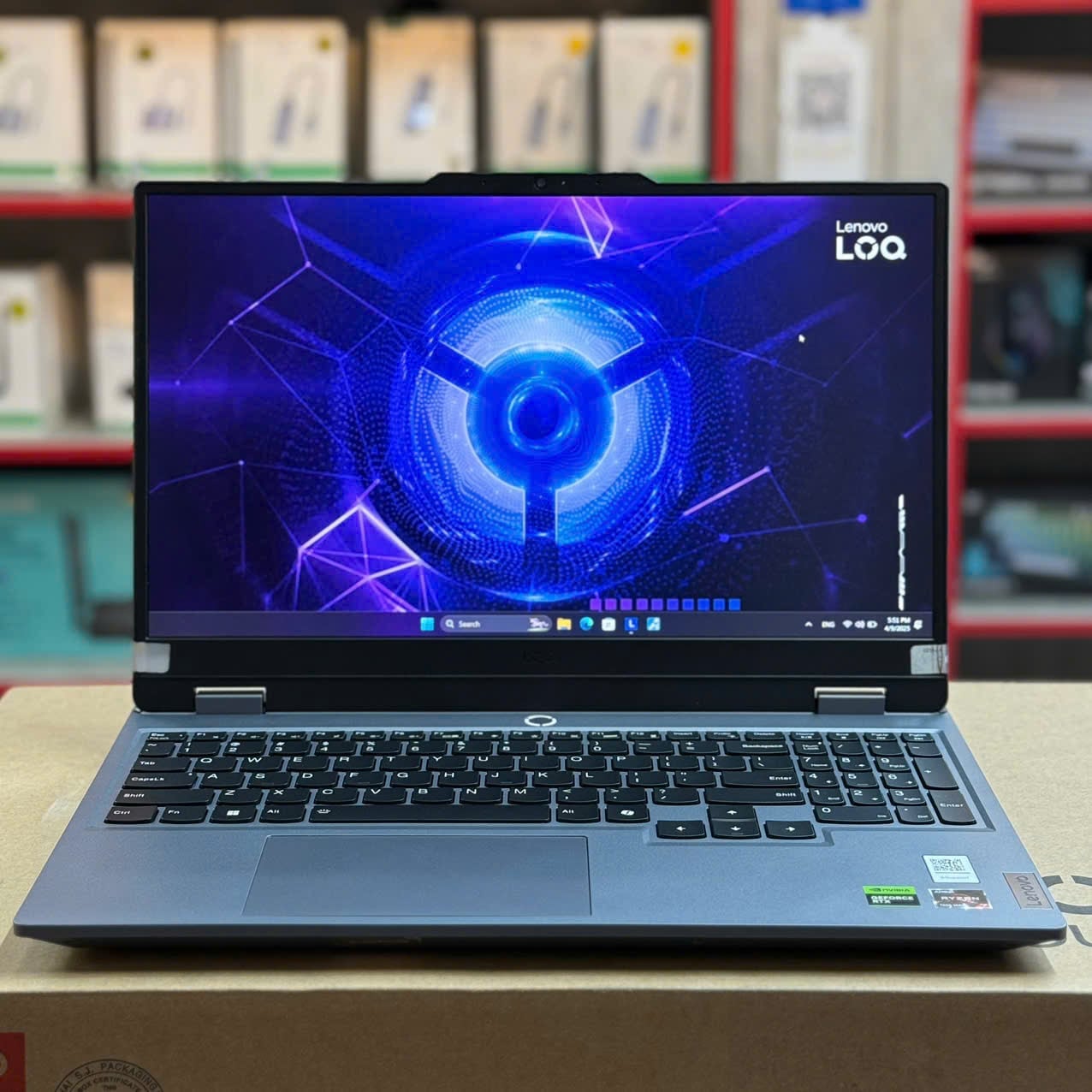 Laptop Lenovo LOQ 15ARP9 83JC003VVN màu xám