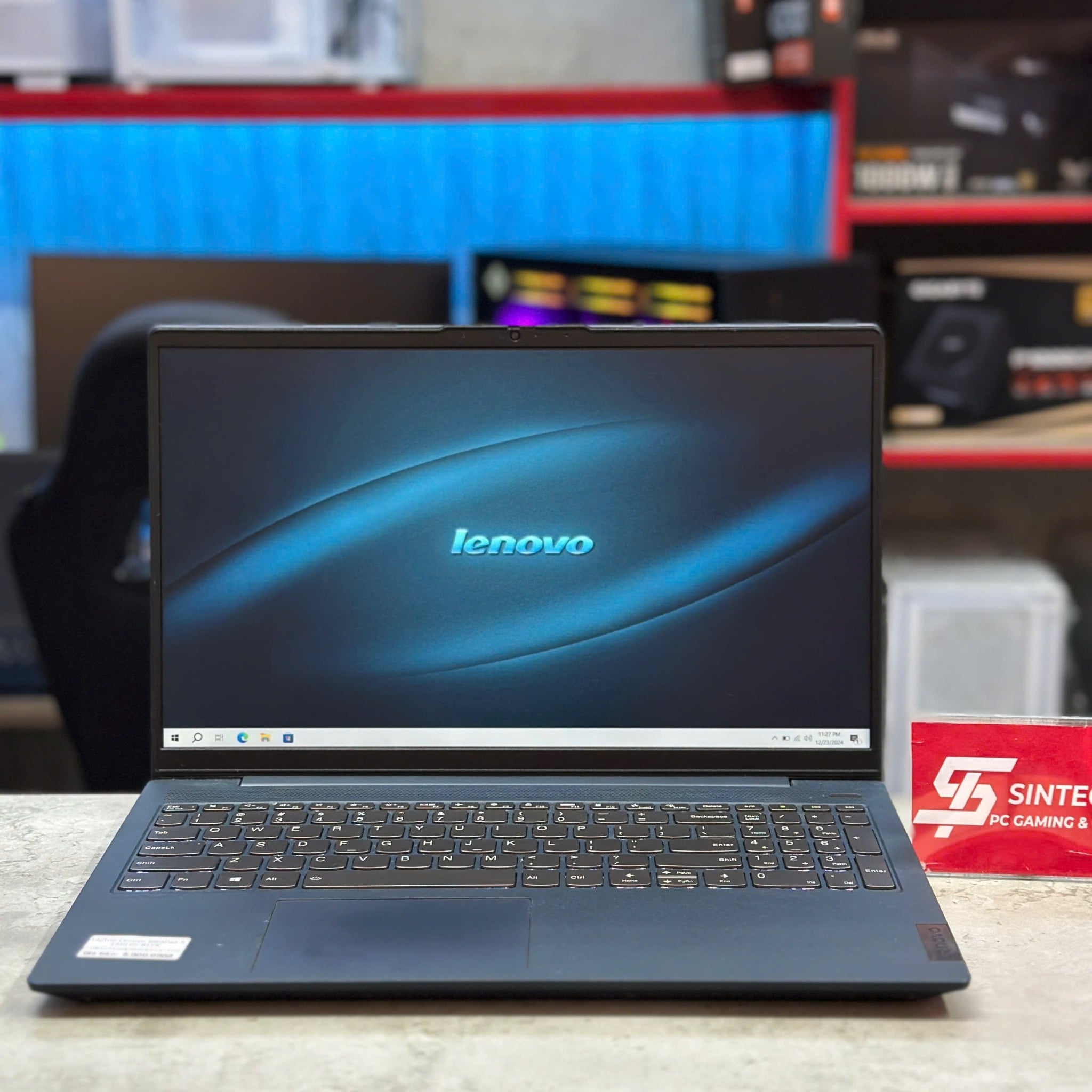 Laptop Lenovo IdeaPad 5 15IIL05 cũ đẹp Laptop Lenovo IdeaPad 5 15IIL05 cũ đẹp mặt trước