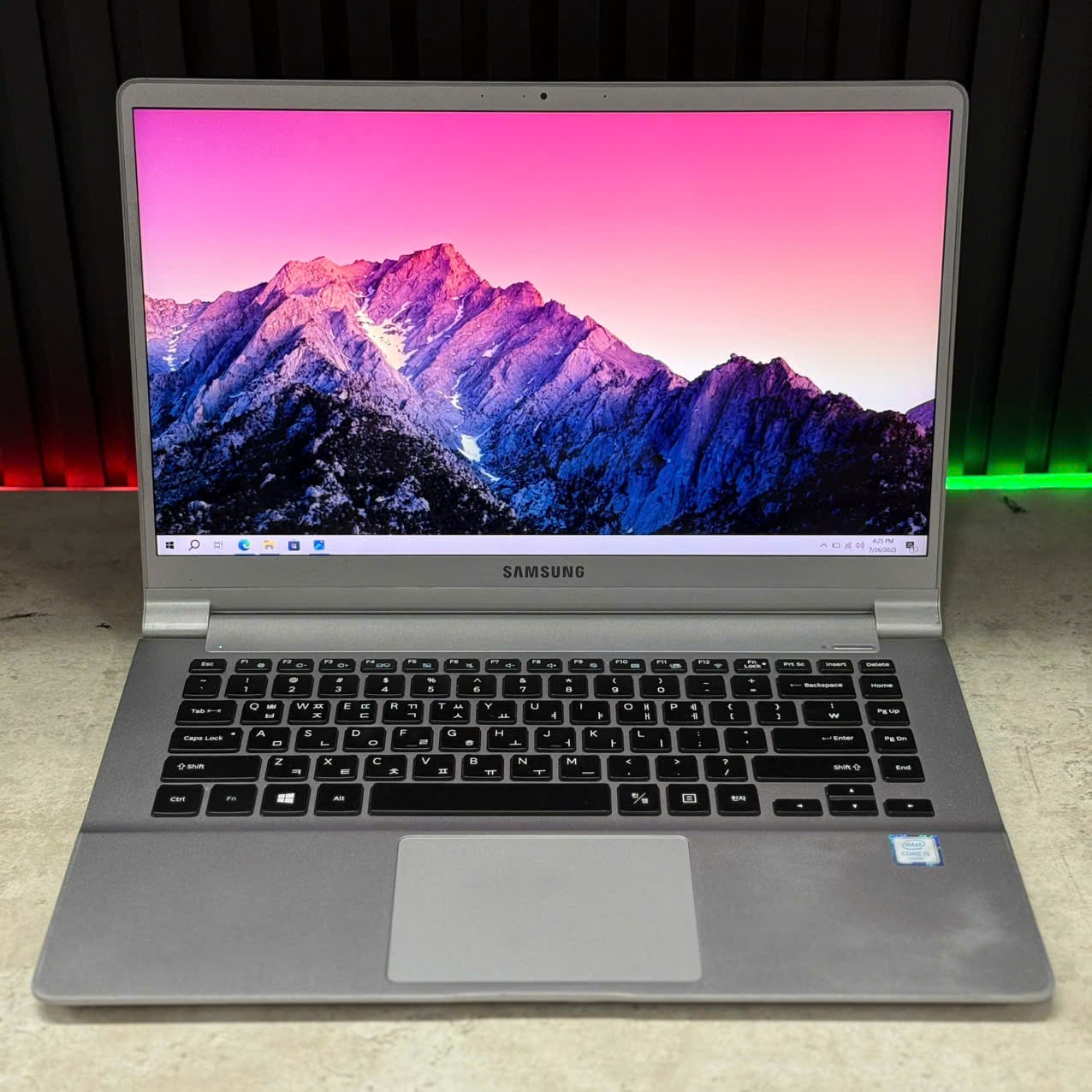 Laptop Samsung 900X5L-U02 cũ đẹp mặt trước