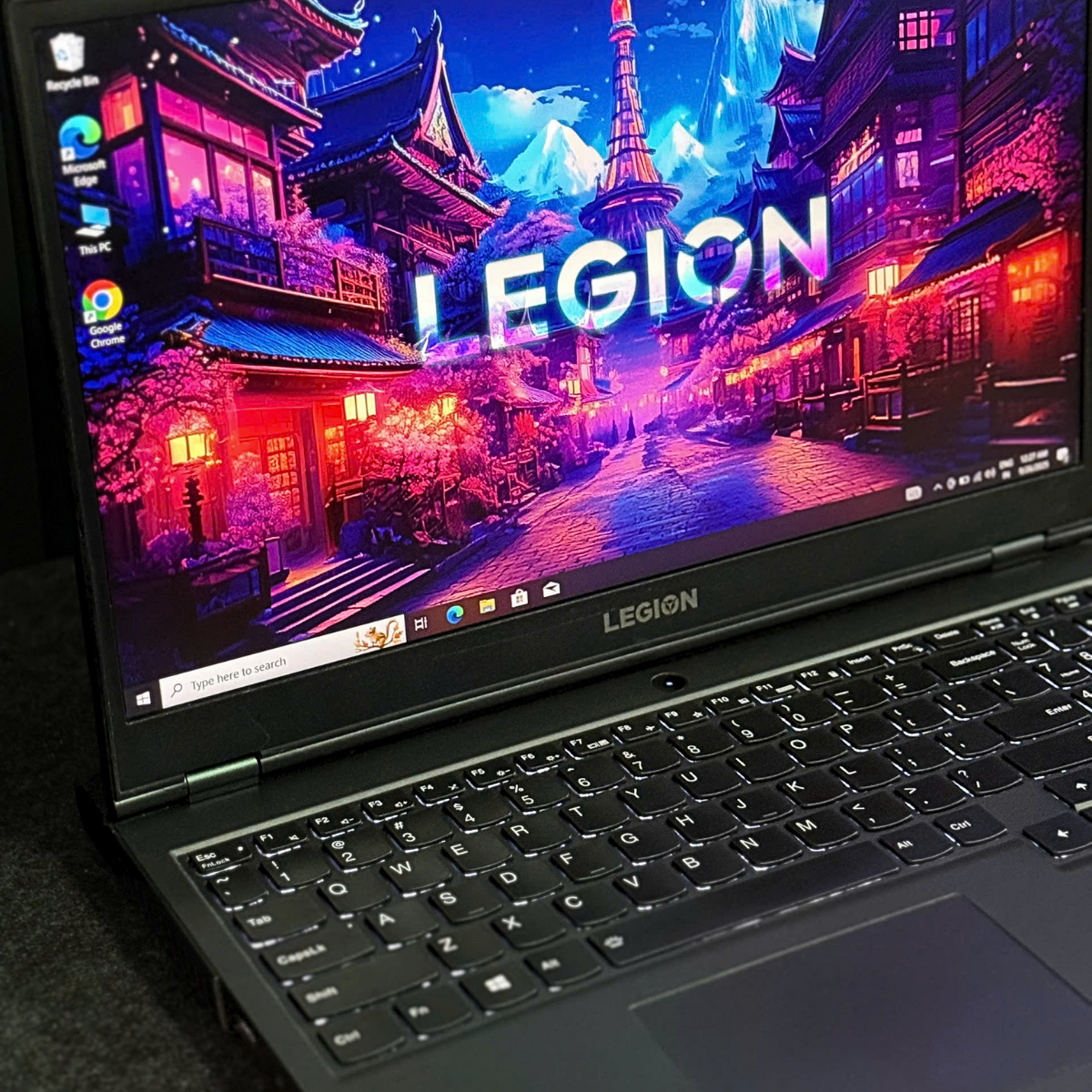 Laptop Lenovo Legion 5 15ARH05 mặt sau và cổng kết nối