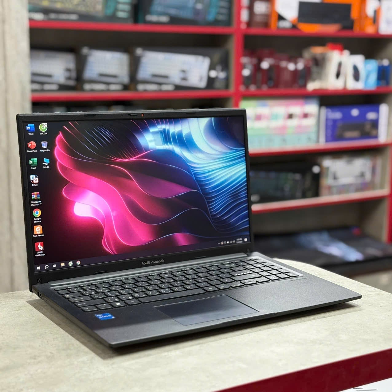 Laptop Asus Vivobook 15 X1504ZA-NJ517W thiết kế bạc Laptop Asus Vivobook 15 X1504ZA-NJ517W cũ đẹp thiết kế mỏng nhẹ