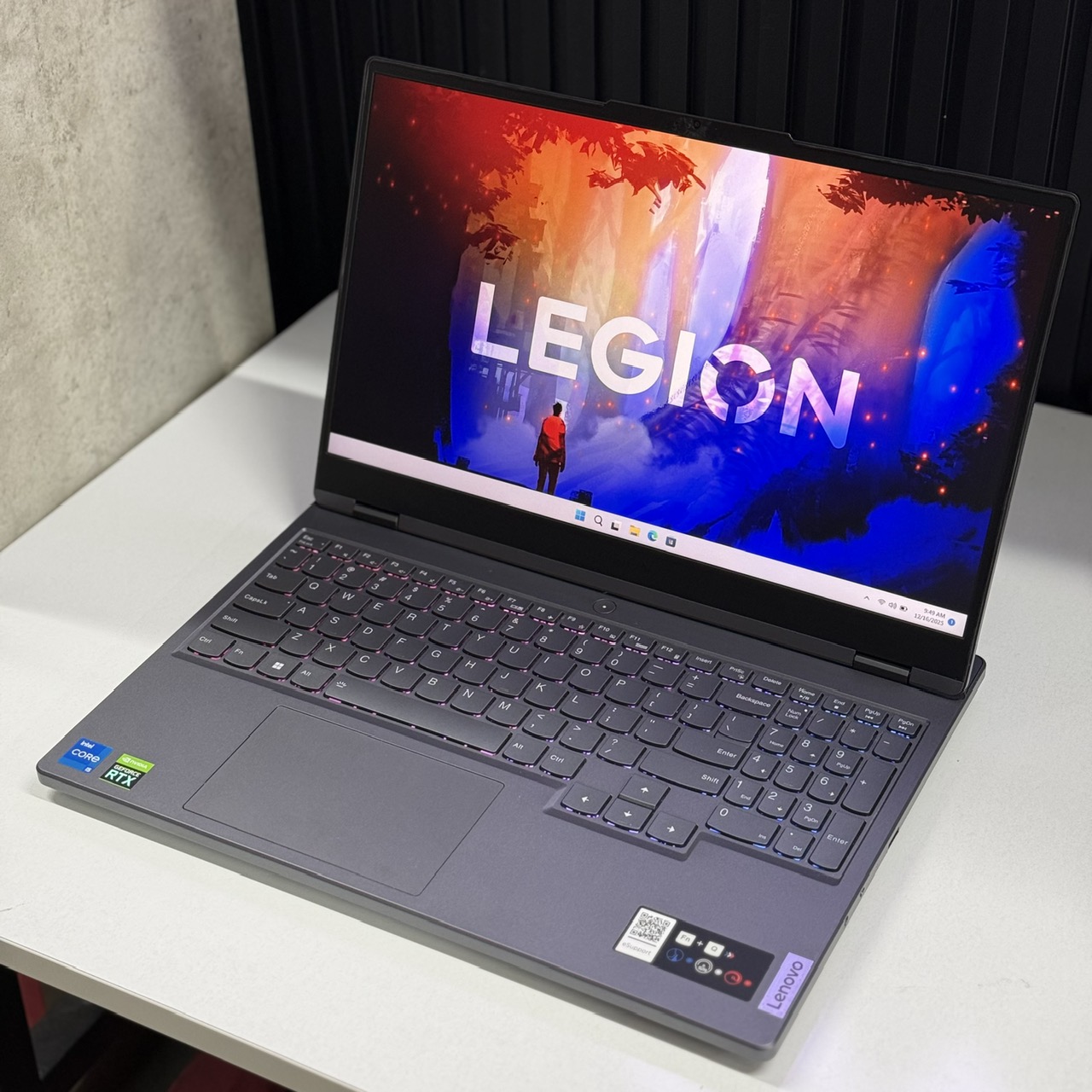 Lenovo Legion 5 15IAH7H 82RC008LVN màn hình 15.6 inch Lenovo Legion 5 15IAH7H 82RC008LVN màn hình 15.6 inch