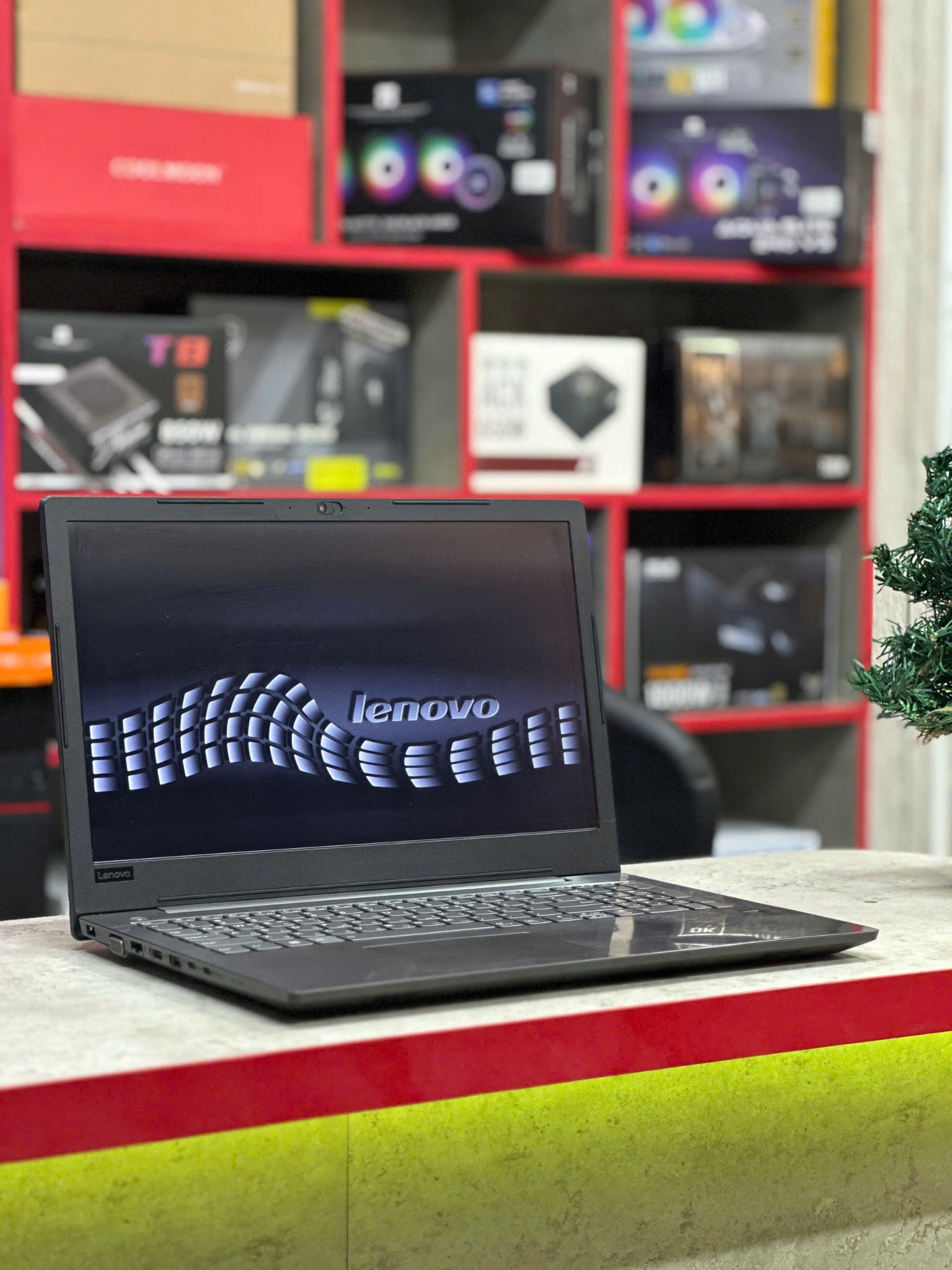 Laptop Lenovo Ideapad V330-15IKB (i5 8250U/8GB/256GB/15.6" FHD) Cũ Đẹp