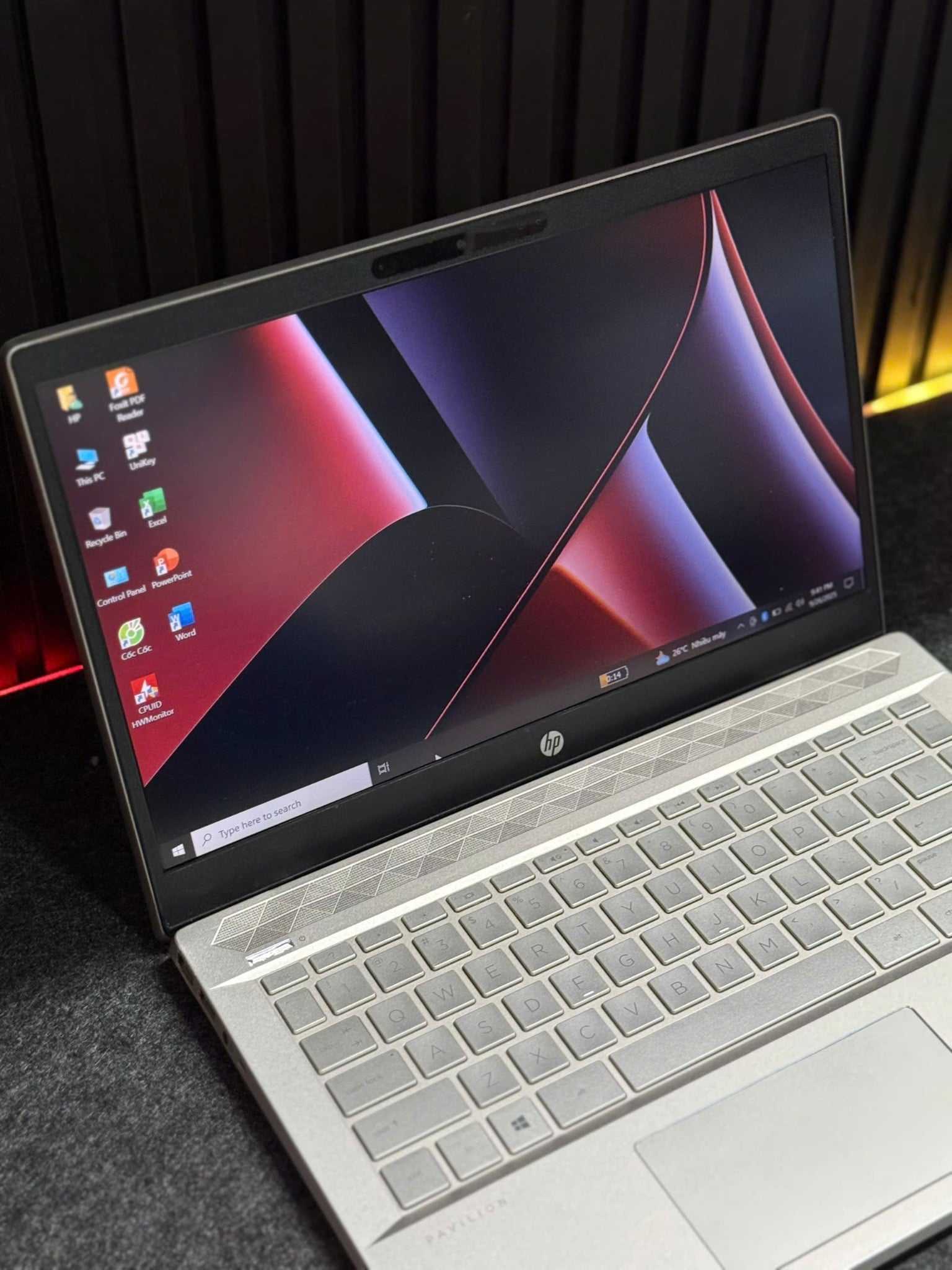 HP Pavilion 14-ce3014TU màn hình 14 inch Full HD