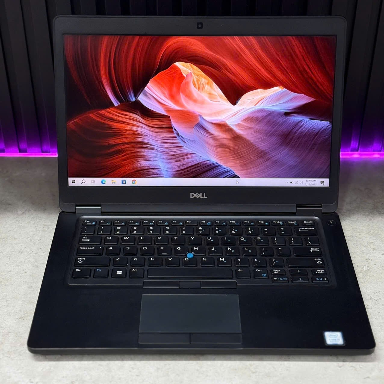 Laptop Dell Latitude 5490 mặt trước Laptop Dell Latitude 5490 mặt trước cho làm việc văn phòng