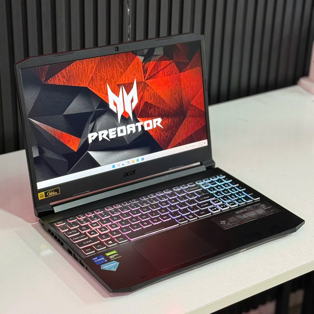 Thiết kế Laptop Acer Gaming Nitro 5 AN515-57 Laptop Acer Gaming Nitro 5 AN515-57 thiết kế màu đen