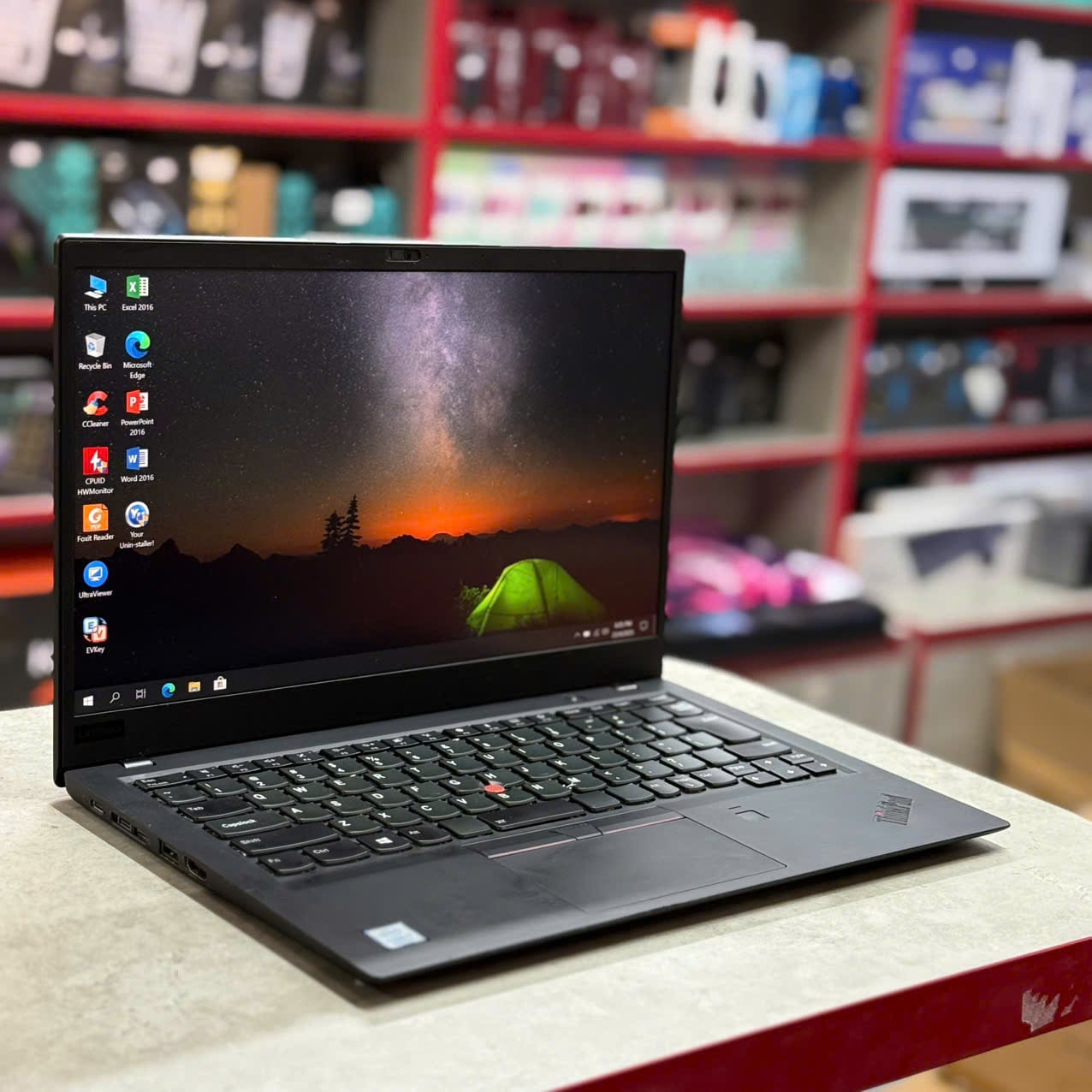 Lenovo Thinkpad X1 Carbon Gen 6 mặt lưng và bản lề
