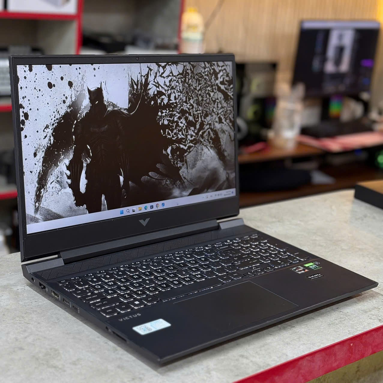 Laptop HP Gaming VICTUS 16 kết nối và thiết kế thực tế