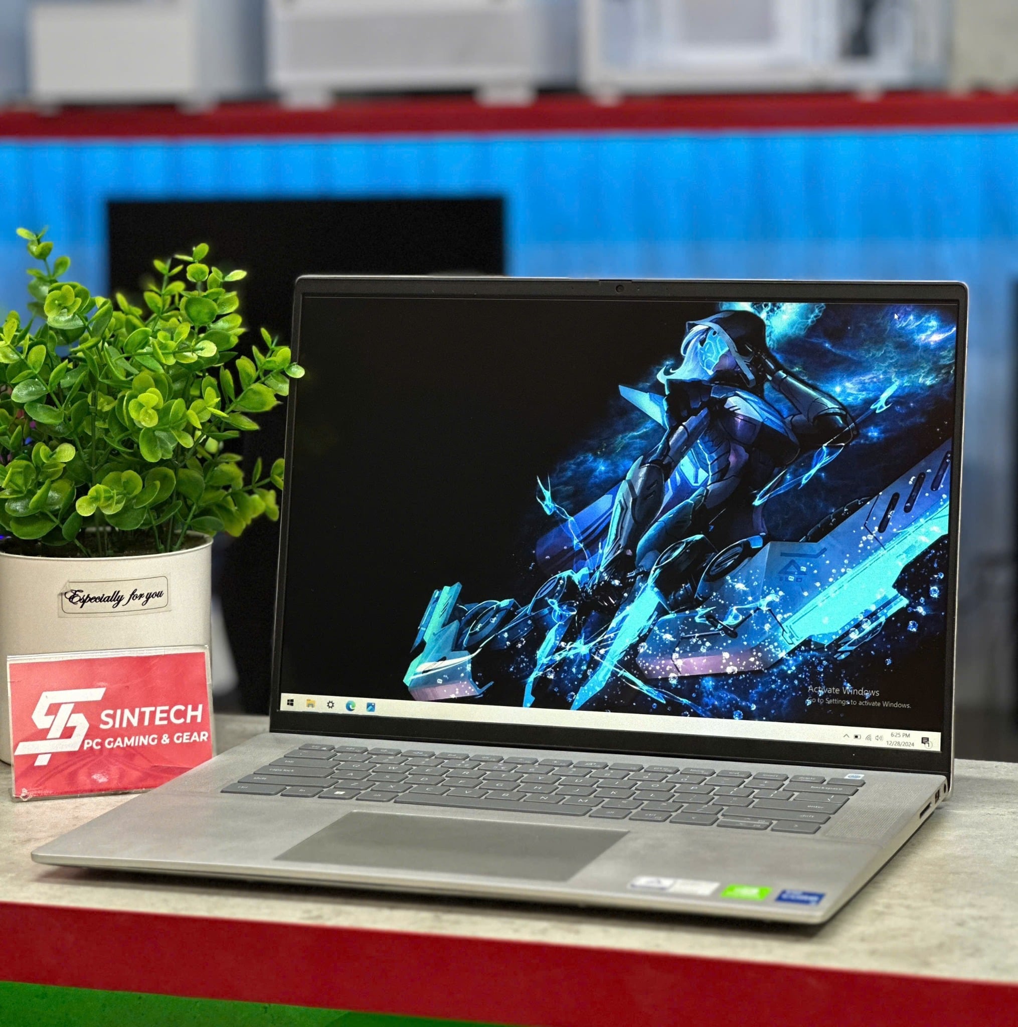 Dell Inspiron 5620 góc nhìn thiết kế cũ đẹp Dell Inspiron 5620 góc nhìn thiết kế cũ đẹp