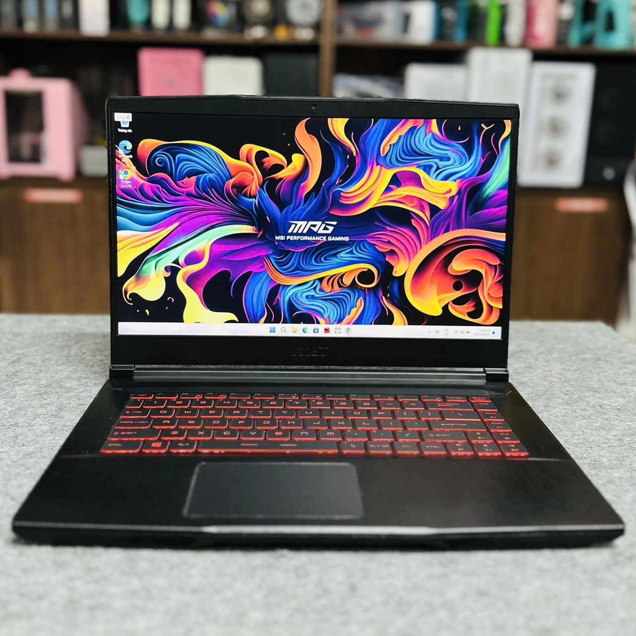 Laptop MSI GF65 Thin 10UE-228VN cũ đẹp mặt trước