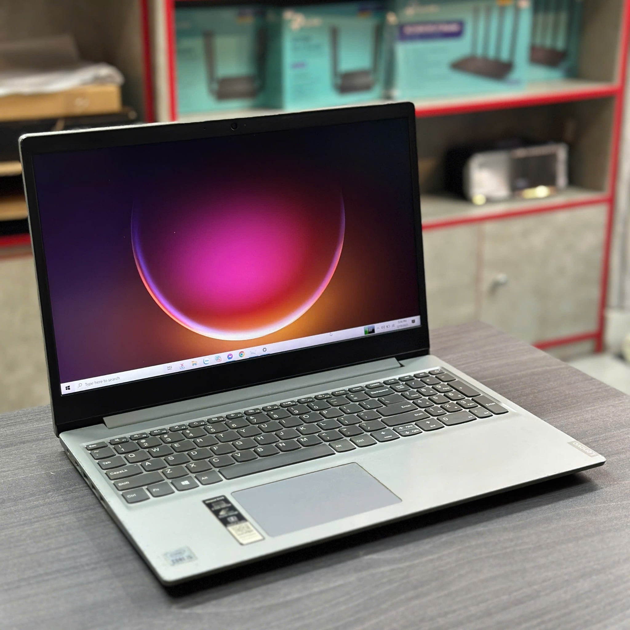 Lenovo Ideapad S145 thiết kế gọn cho học tập văn phòng