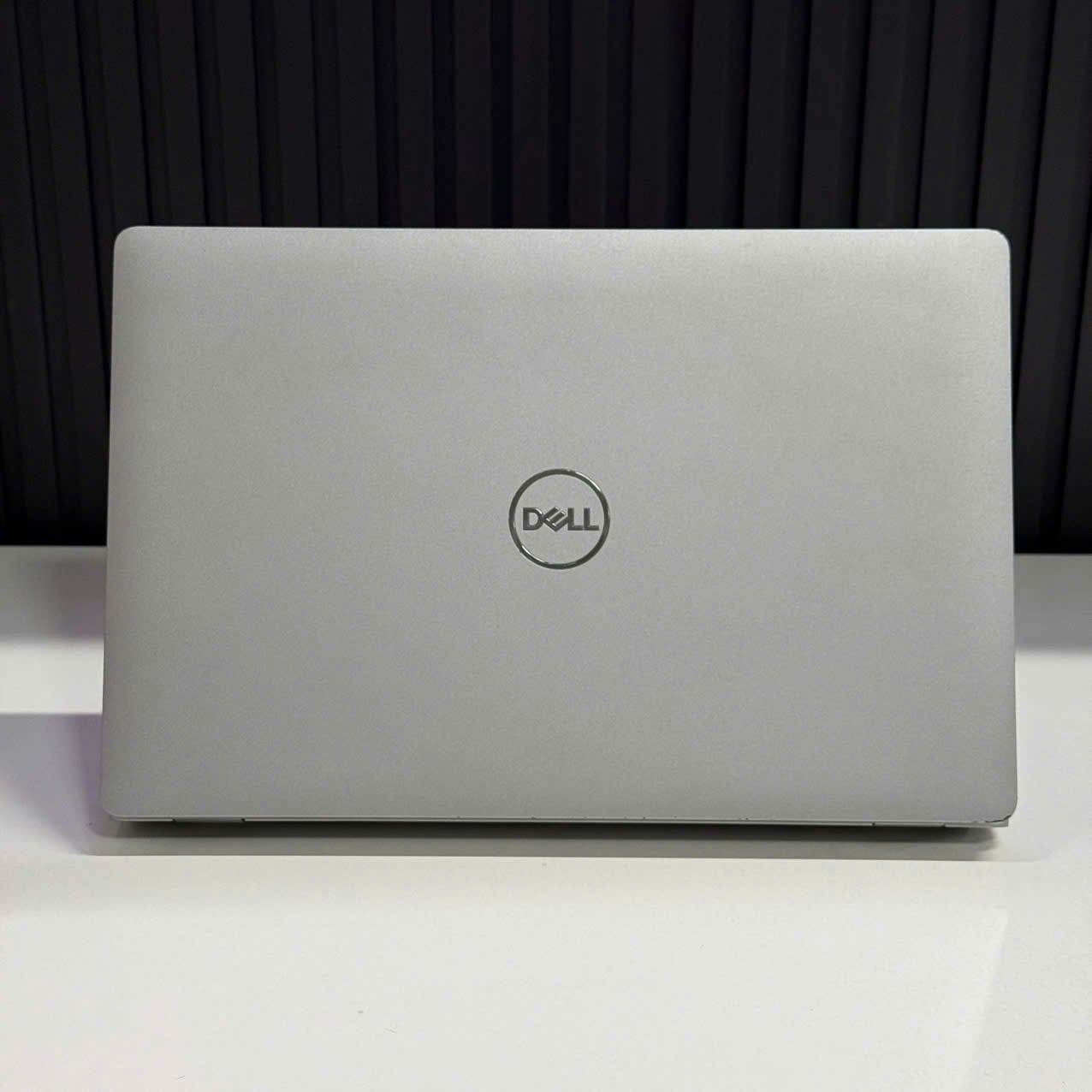 Laptop Dell Latitude 5511 Core i5-10300H thiết kế thân máy