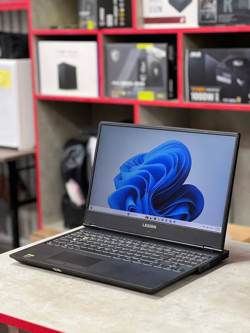 Laptop Lenovo Legion Y540 mặt lưng Laptop Lenovo Legion Y540 mặt lưng