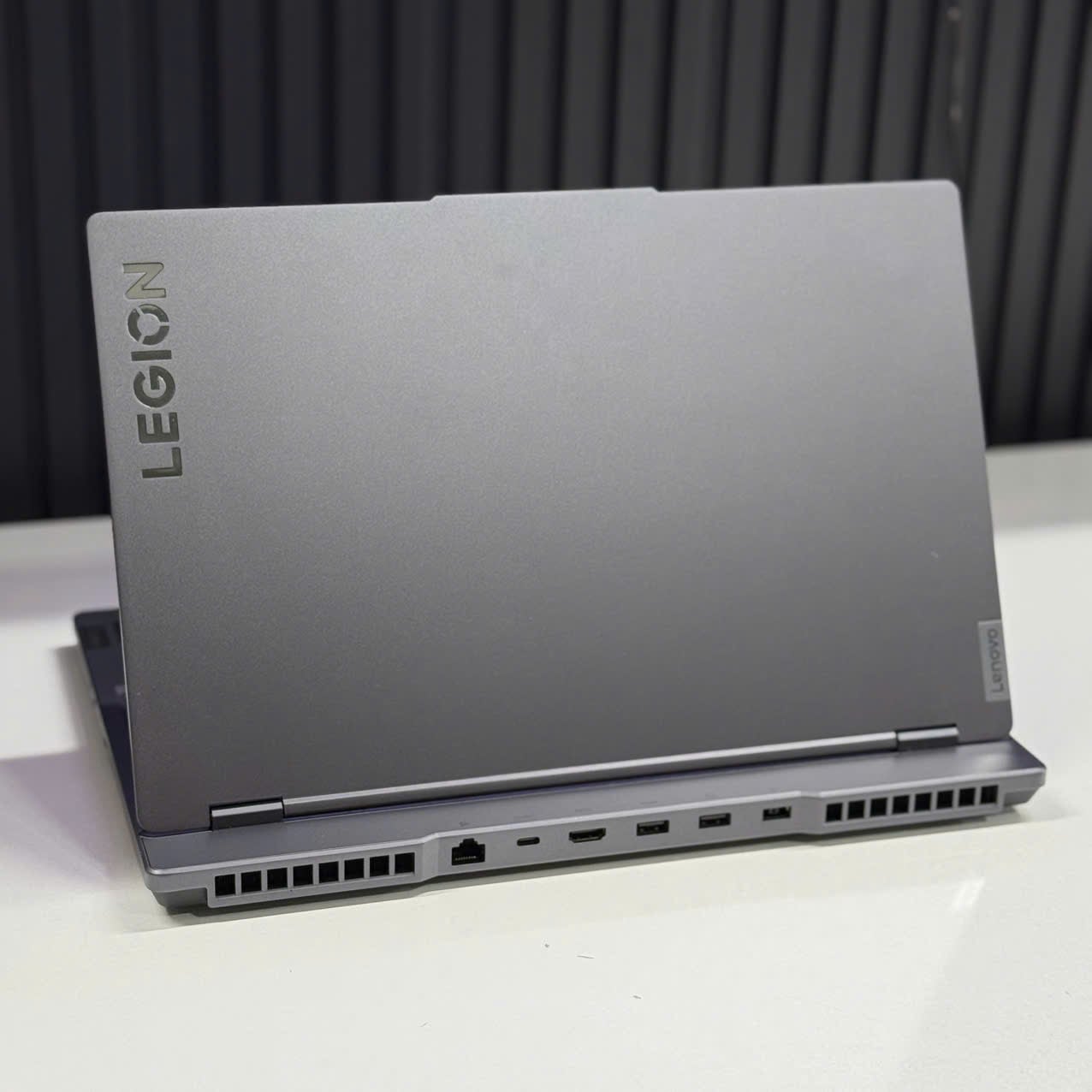 Thiết kế Lenovo Legion 5 15IAH7 Thiết kế Laptop Lenovo Legion 5 15IAH7 82RC0090VN
