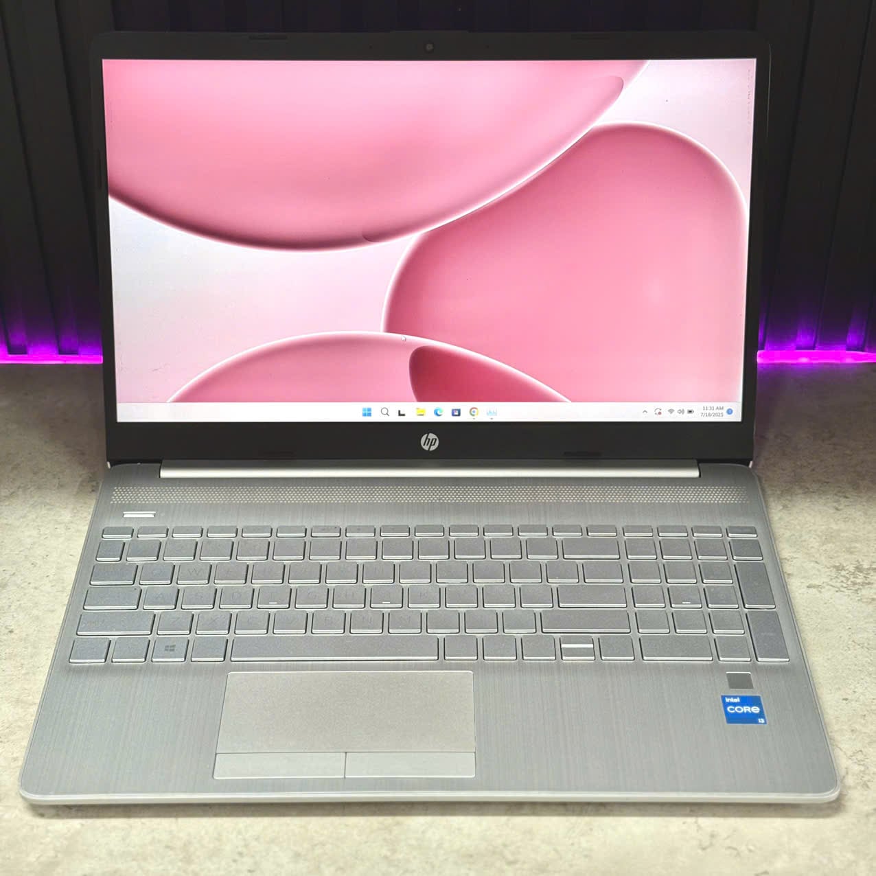 Laptop HP 15-DW3033DX 405F6UA thiết kế tổng thể