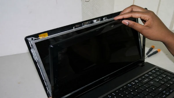 Chọn màn hình laptop theo đúng máy