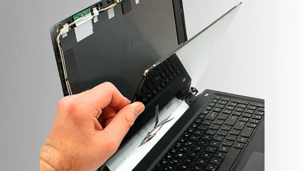 Những lưu ý trước khi chốt màn hình laptop