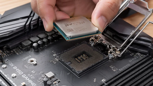 Đặt CPU vào socket trên bo mạch chủ