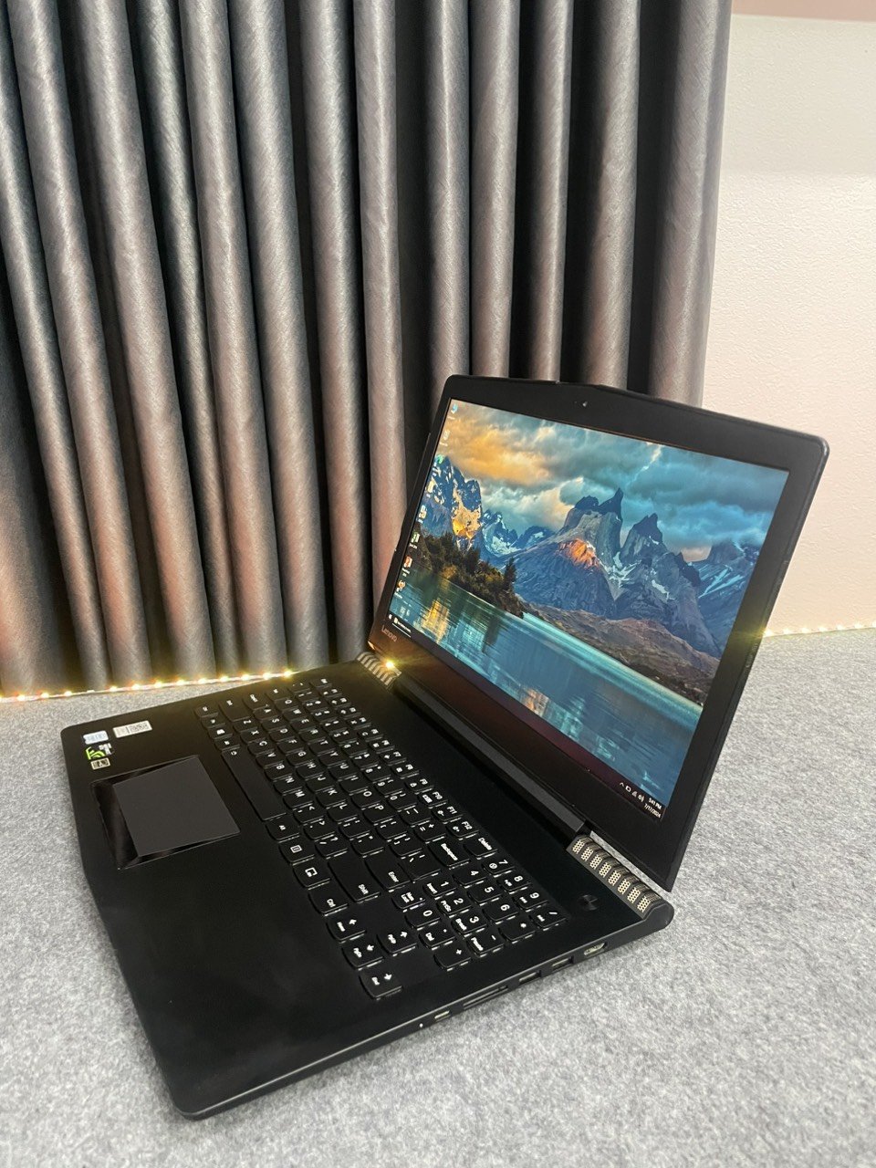 Laptop Gaming Lenovo Y520 15IKBN (i5 7300HQ/16GB/256GB/GTX 1050/15.6 inch/Full HD/IPS)
