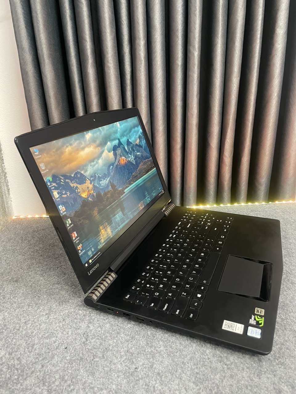 Laptop Gaming Lenovo Y520 15IKBN (i5 7300HQ/16GB/256GB/GTX 1050/15.6 inch/Full HD/IPS)