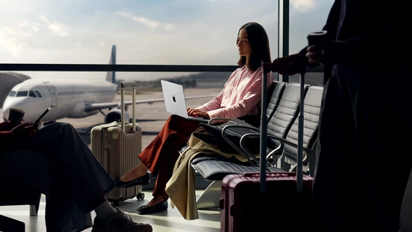 MacBook Air hay Pro