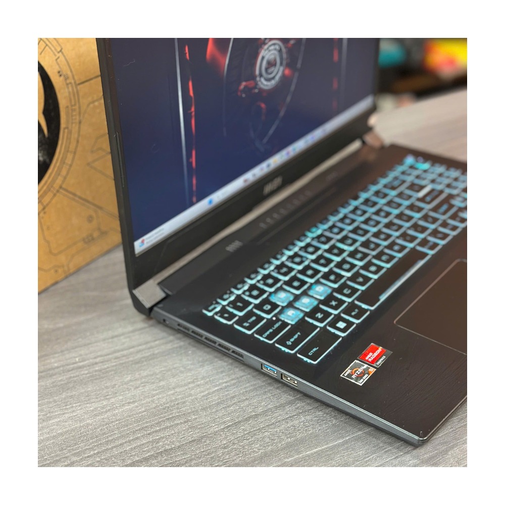 Laptop MSI Gaming Bravo 15 B7ED R5 7535HS/16GB/512GB/4GB RX6550M/144Hz