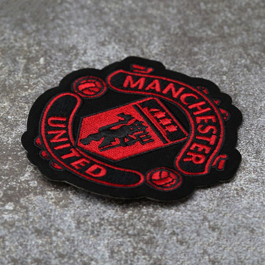 LOGO thêu MANCHESTER đen đỏ