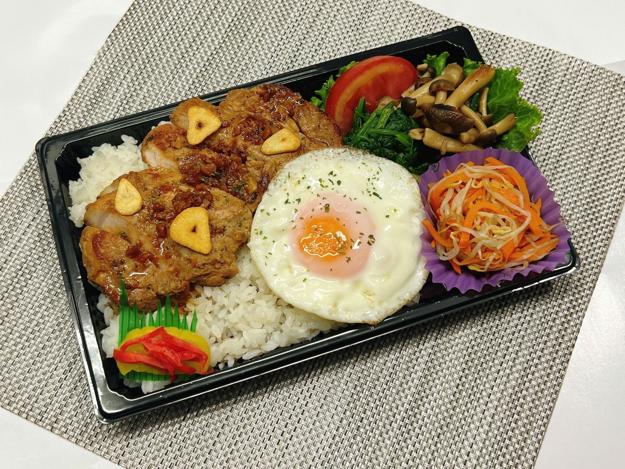  01月08日（木）：豚ロース ガーリックバターステーキ 