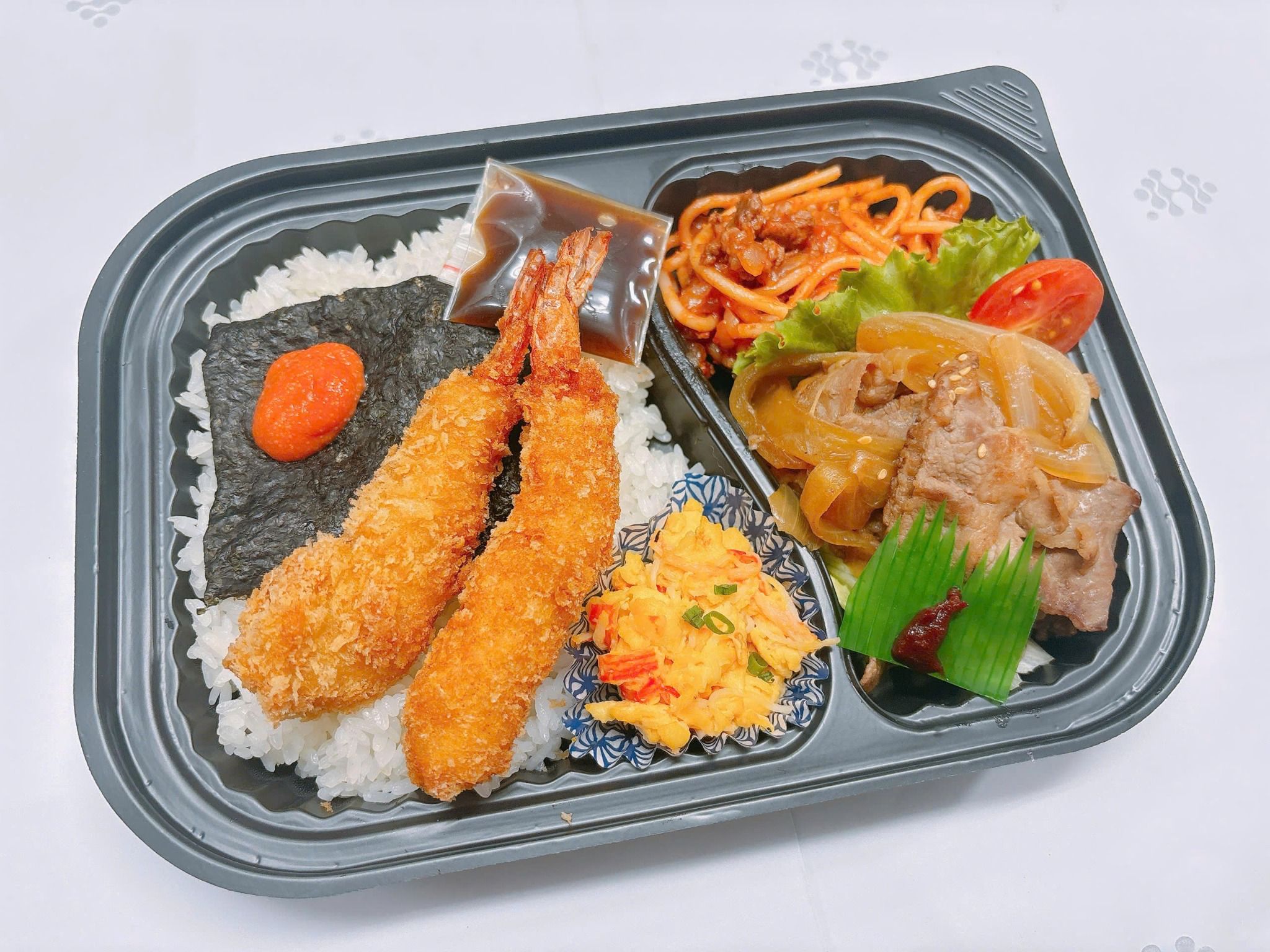  01月15日（木）：牛焼肉＆エビフライ弁当 