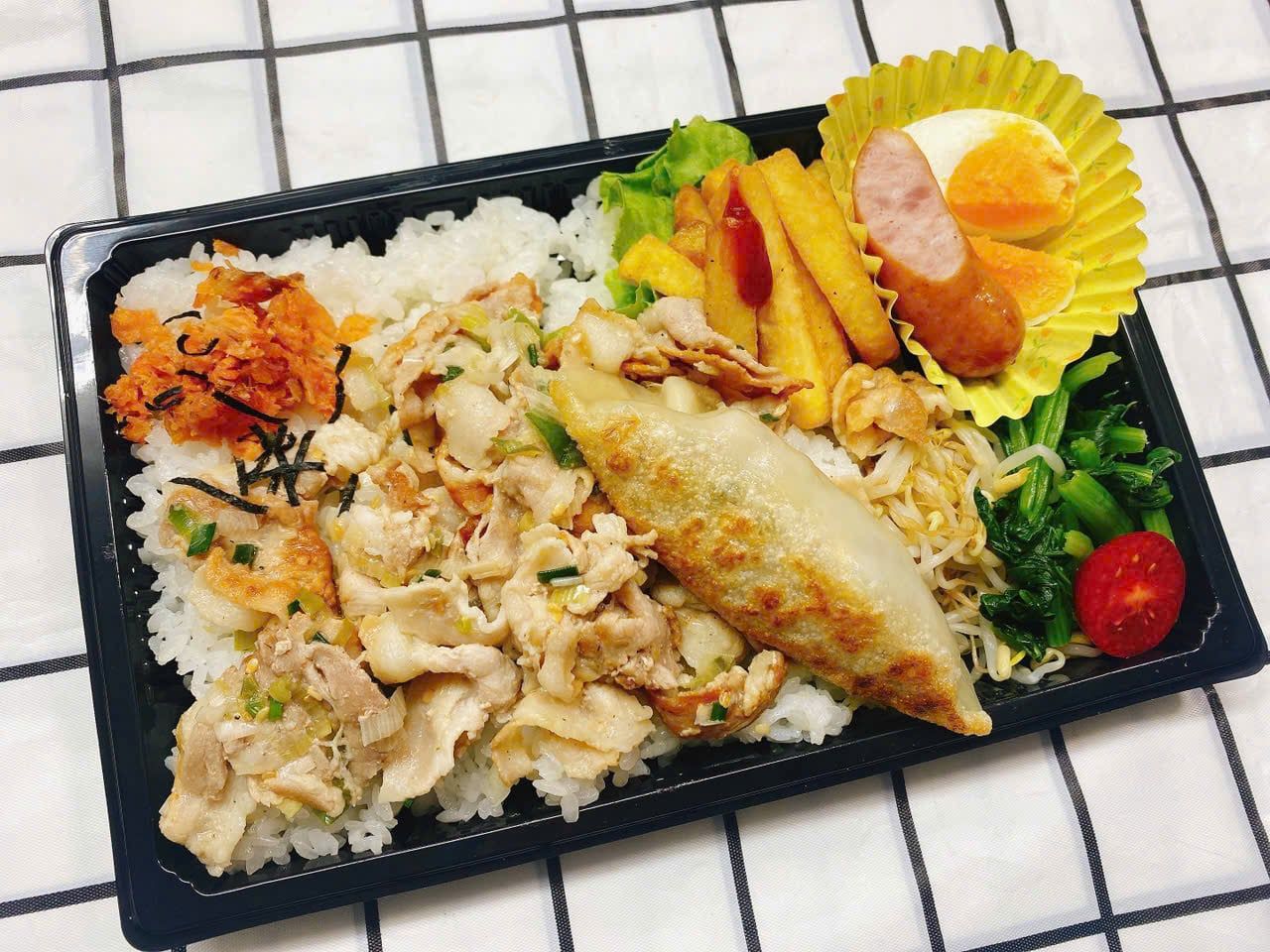  09月03日（木）：カルビ肉100％パワー！！ 炙り『 豚ネギ塩カルビ』弁当   (ヤクルト付) 