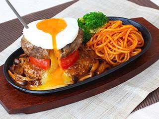  05月07日（木）： 端午の節句！目玉焼き『直火焼き！ハンバーグ（デミグラスソース）』弁当   （美味しいドーナツ付） 
