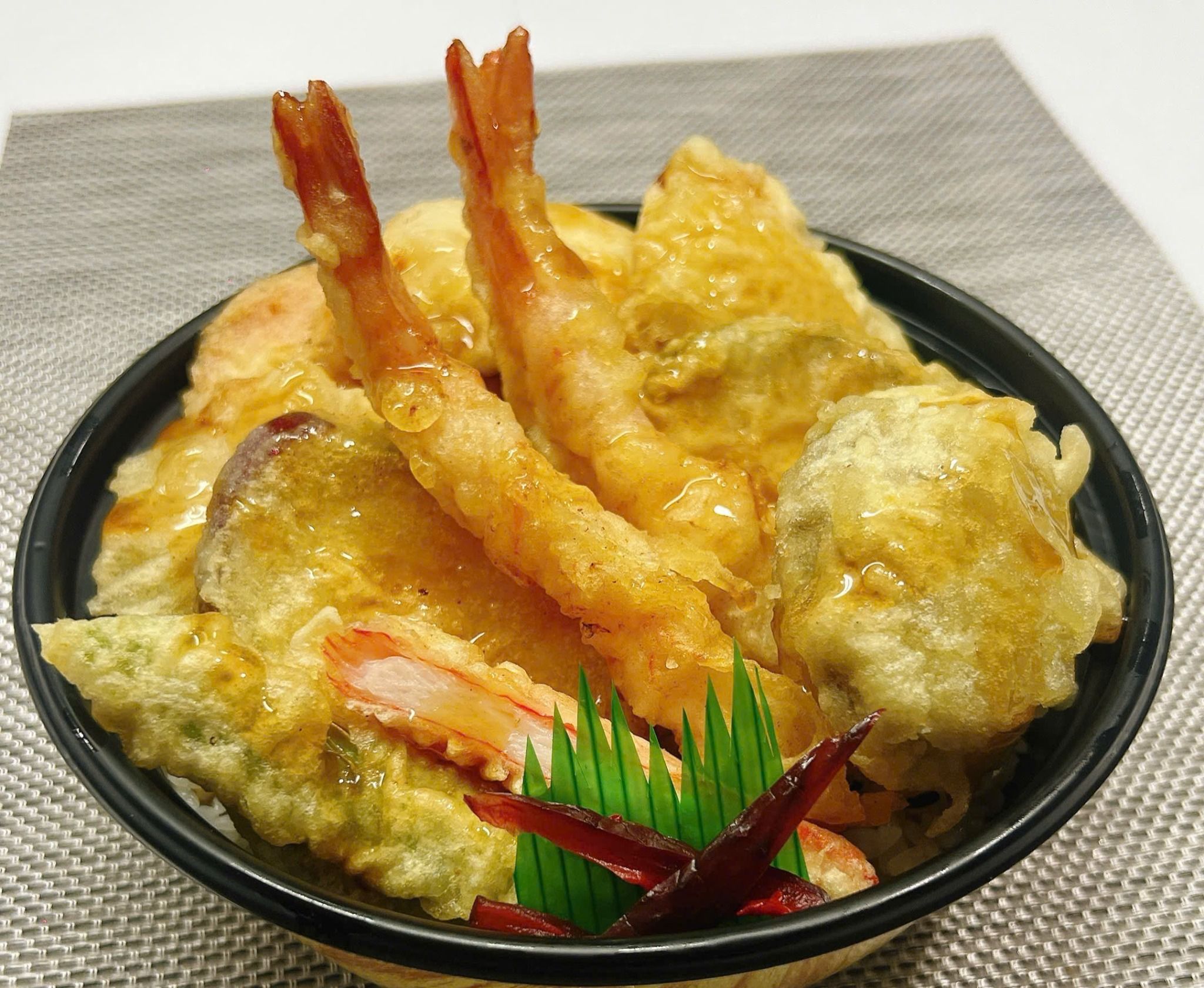  05月19日（火）： えび天2本入り☆彡！甘ダレ『 海老天丼 』野菜天ミックス（美味しいドーナツ付） 