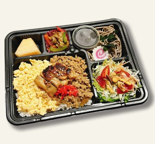  Hộp cơm gà soboro & gà nướng teriyaki 