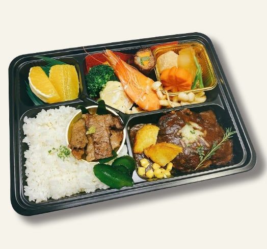  Hộp cơm đặc biệt theo yêu cầu (Hamburger phô mai, Thịt bò nướng saikoro, Tôm kho gừng, Thịt cuộn rau củ, Rau củ hầm...) 