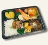  特別弁当（チームハンバーグ、サイコロステーキ、エビのうま煮、煮物…） 