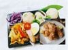  10月08日（木）：スポーツの日☆彡「手羽フライドチキン」＆「彩りおむすび」ミニ焼きそば  (ヤクルト付) 
