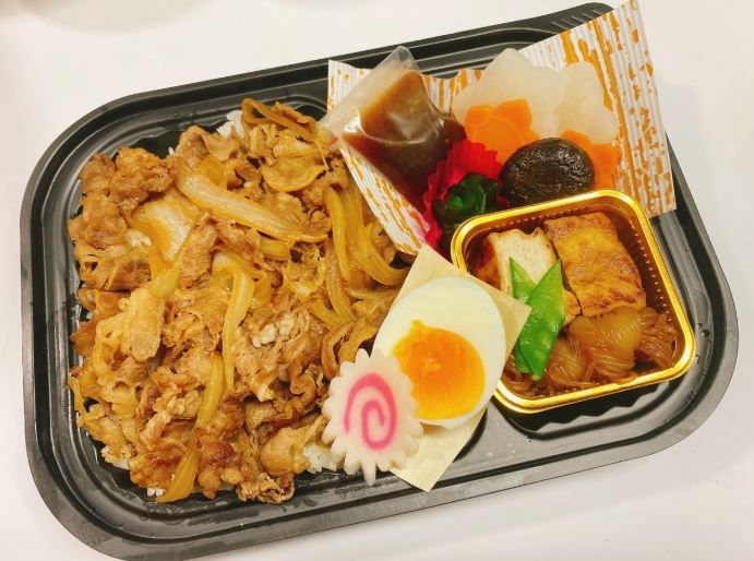  06月18日（木）：父の日 (^O^)！ 関西風「牛すき焼き」丼（ヤクルト付） 