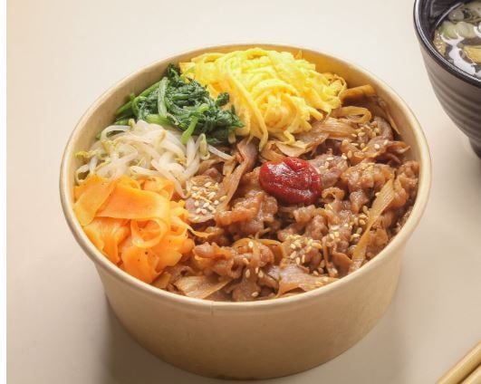  06月02日（火）：  モリモリ食べて(^^♪  混ぜて美味しい！牛ごぼうビビンバ丼 （バナナケーキ付） 