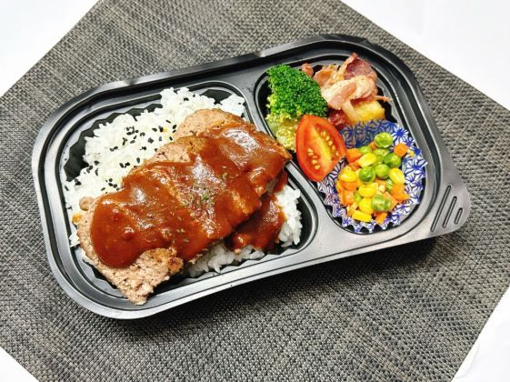  09月10日（木）：ご飯がすすむ(^^  極旨おいしい『  粗挽き肉ステーキ！（BBQソース） 』　  (カラメルポップコーン付) 