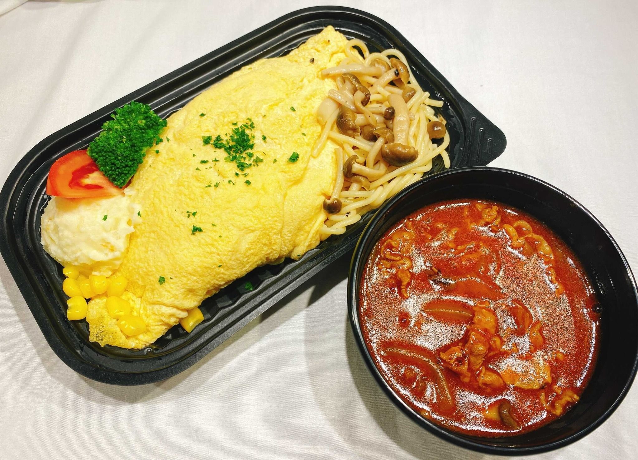  12月09日（火）：冬至（^^♪  みんな大好き♡『 ビーフ！オムハヤシ ＆ バターライス 』   (ヤクルト付) 