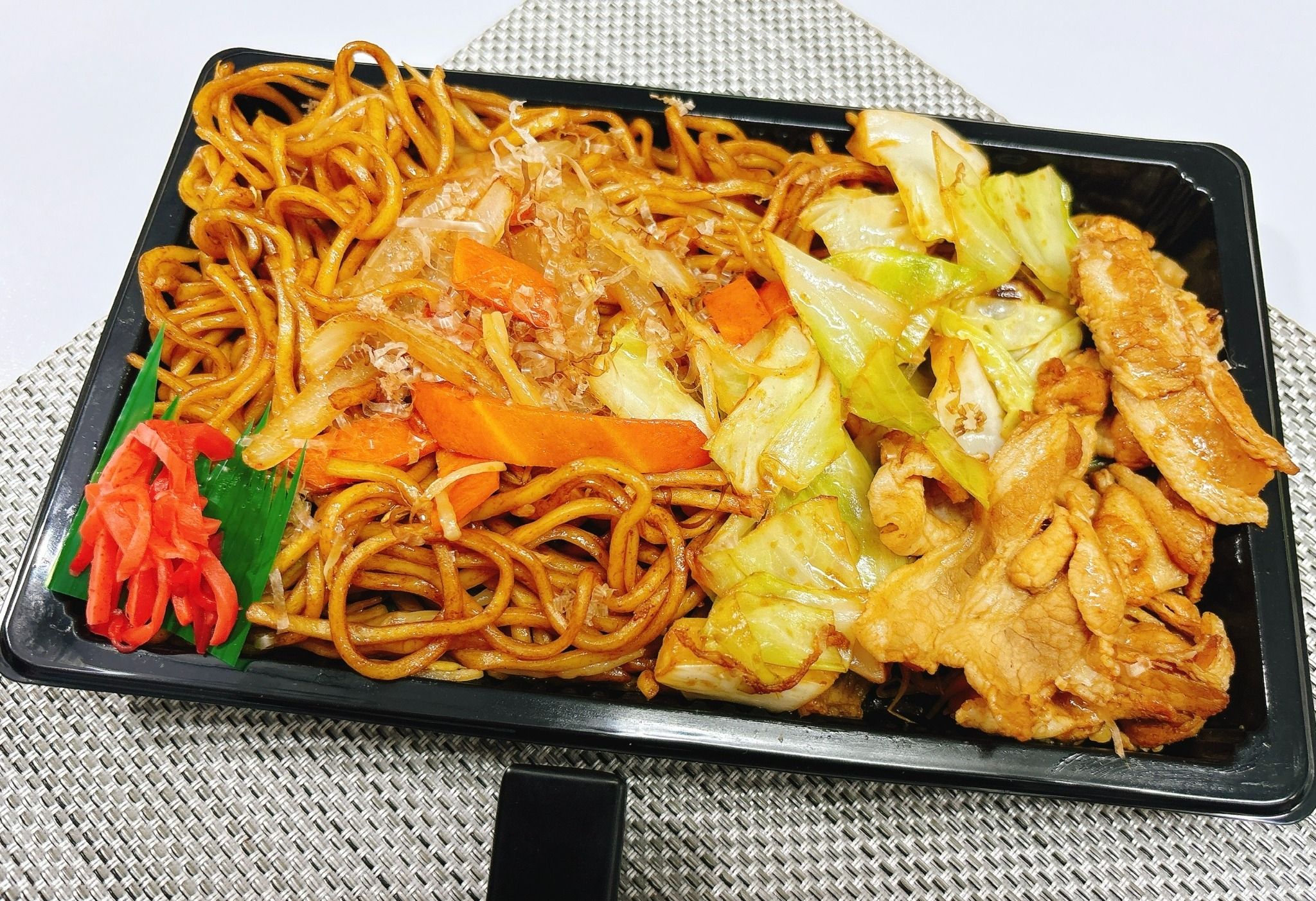  豚焼きそば / Mì Yakisoba xào Nhật bản 