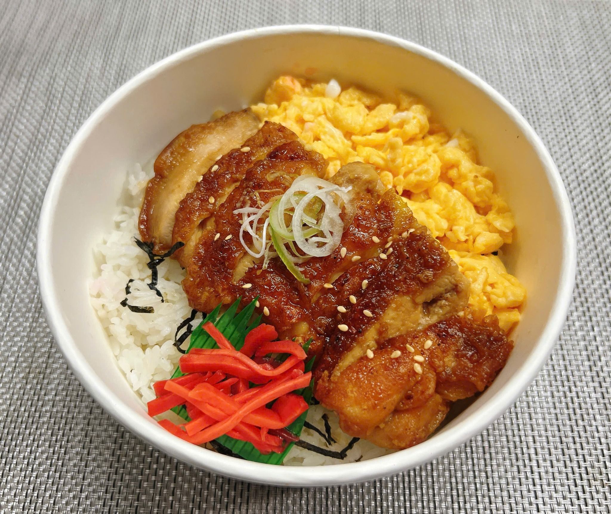  照り焼きチキン弁当　/ Cơm gà teriyaki 