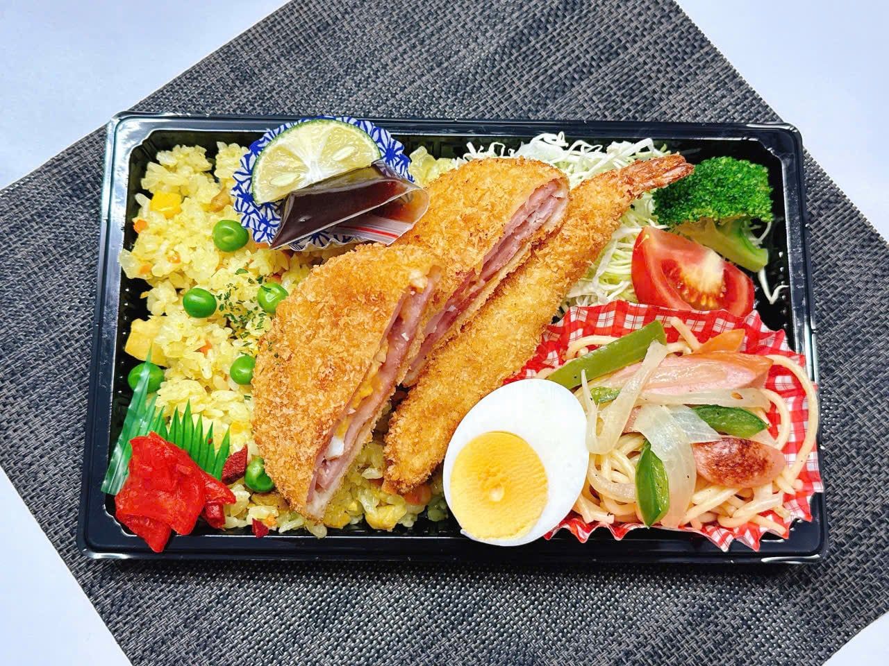  07月09日（木）： 盆踊り！『 スパイシーチキンピラフ』エビフライ ＆ たまごチーズハムカツ！ （美味しいドーナツ付） 